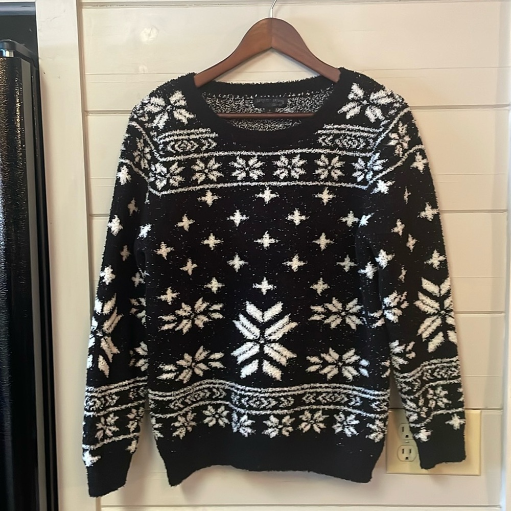 Barefoot Dreams Seaside Crew Pullover Cozychic Knit
Black Fair Isle Size M.